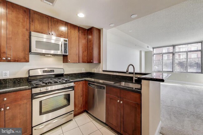 Building Photo - 3650 S Glebe Rd