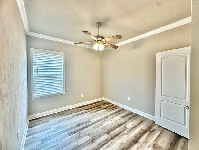 Building Photo - Modern Comfort in Fletcher Oaks – 3BR/2BA Home with Natural Light & Serene Views