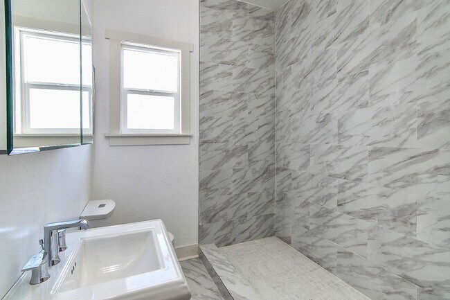 Building Photo - St. Louis Duplex