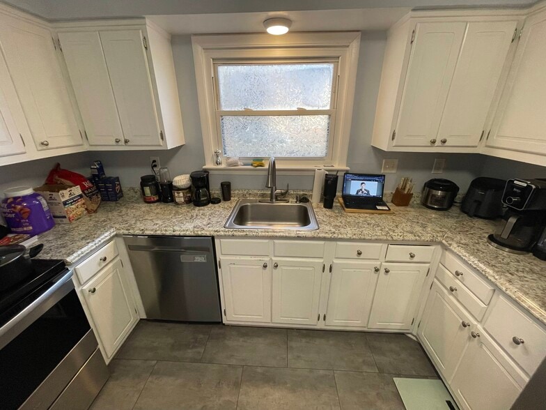 Building Photo - 5035 Clairmont Ct