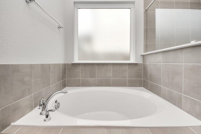 Building Photo - 7206 Melrose Ln