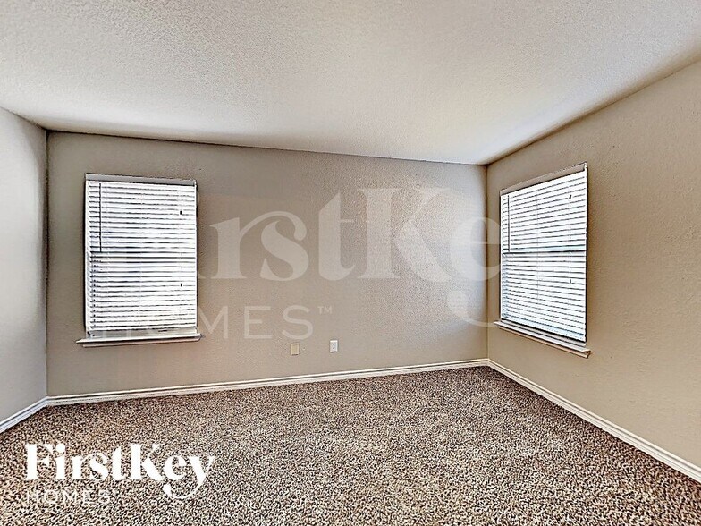 Building Photo - 5423 Montague Ln