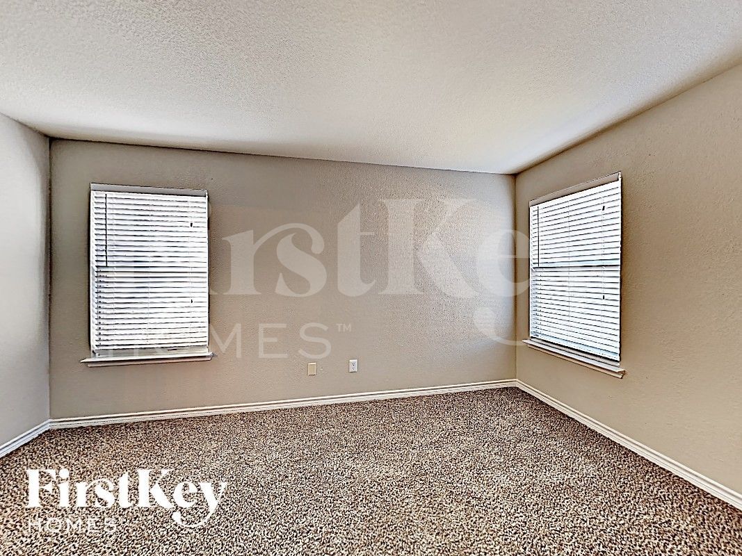 Building Photo - 5423 Montague Ln
