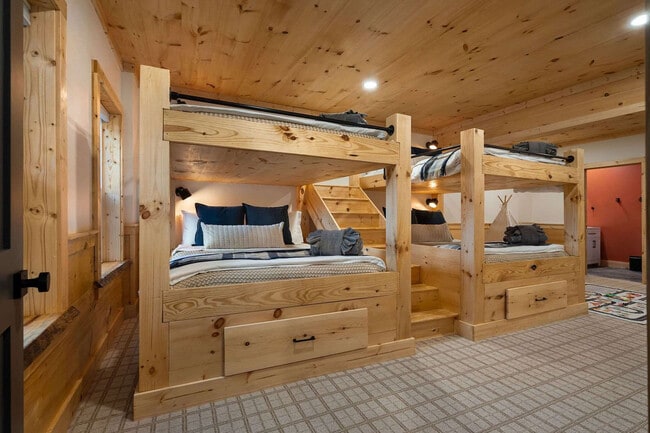 Building Photo - 452 Garfield Dr