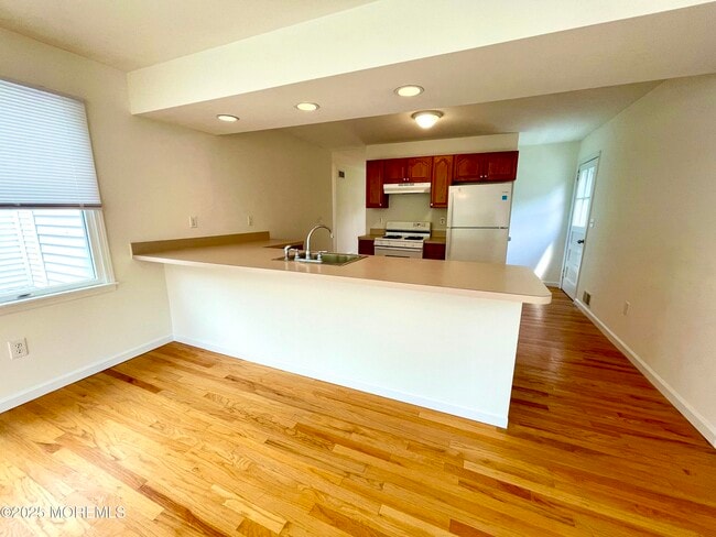 Building Photo - 18 Point O Woods Dr
