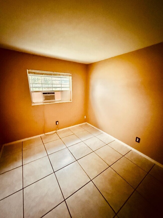 Building Photo - 3 BR / 1.5 BA HOME IN MELBOURNE