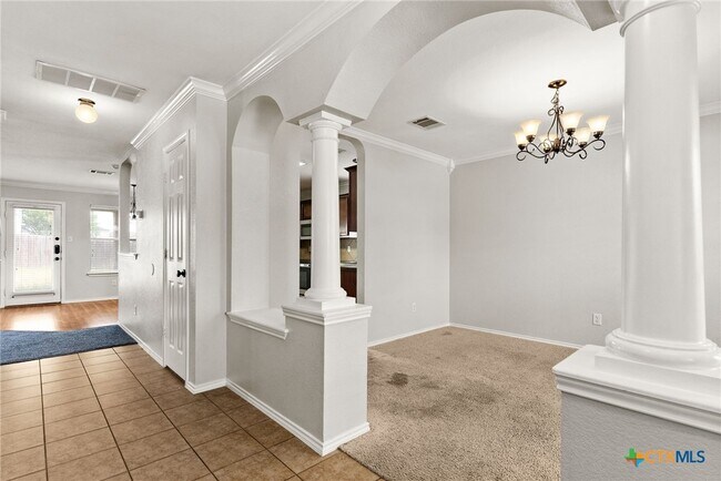 Building Photo - 2002 Isabelle Dr