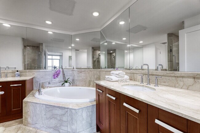 Building Photo - 8100 River Rd