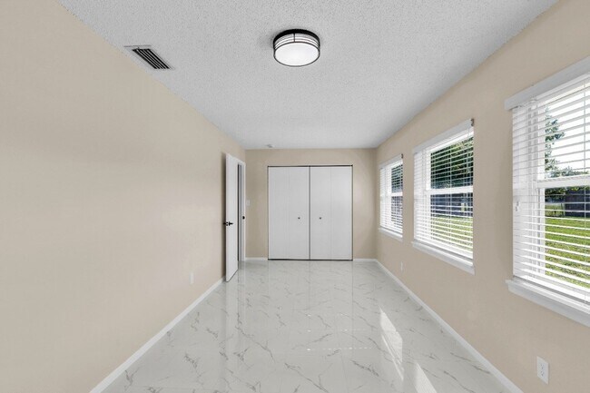 Building Photo - 2809 Jefferson Pkwy
