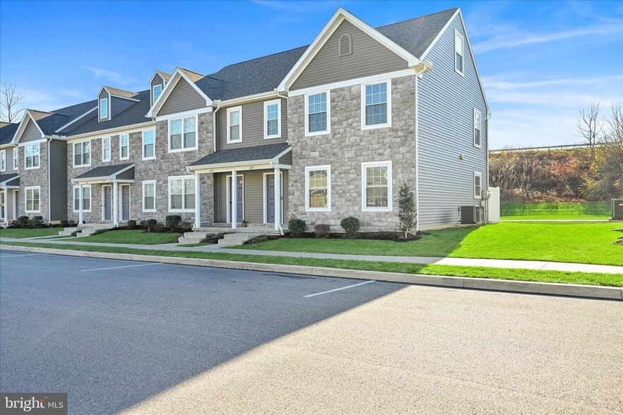 Building Photo - 625 Byler Cir