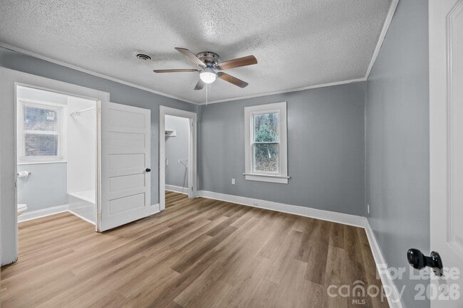 Building Photo - 713 2nd St Pl SW