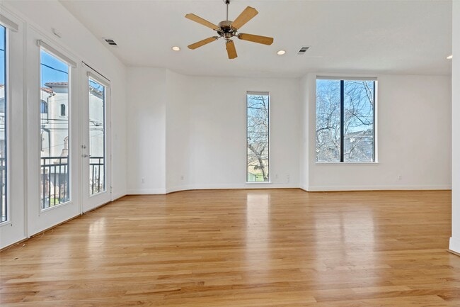 Building Photo - 731 Reinerman St