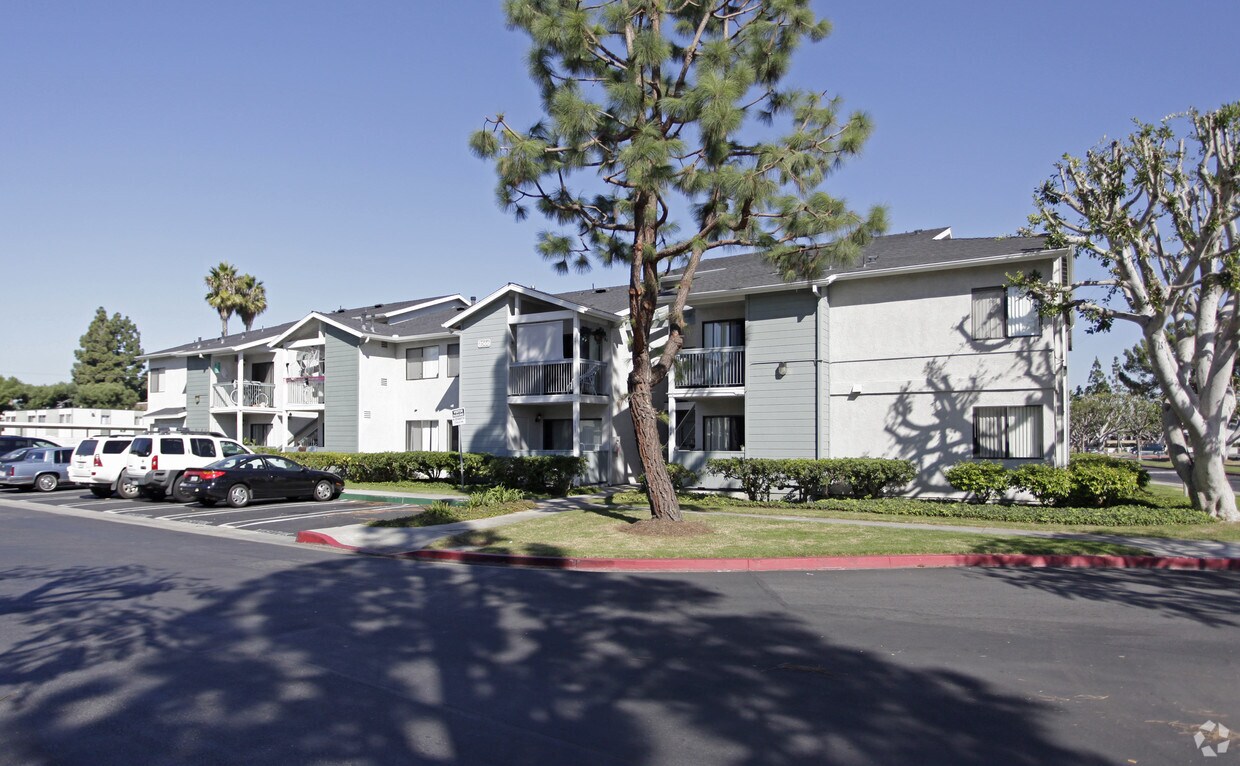 Harbor Village Apartments Costa Mesa