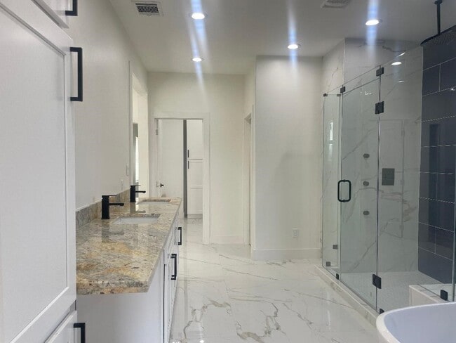 Building Photo - 201 E 37th St