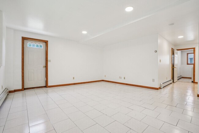 Building Photo - 2402 Hammett Ave