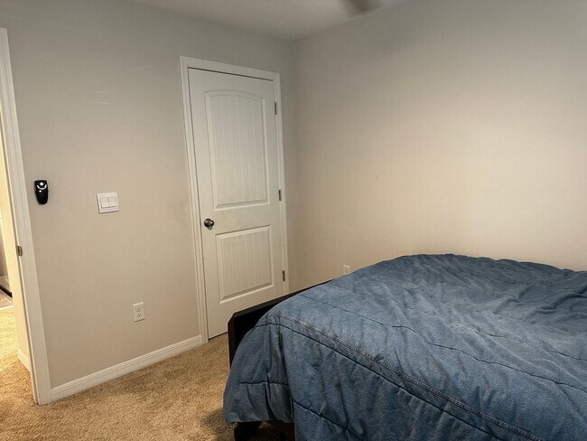 Building Photo - Resort Style Living! Stunning 3/2.5 Townhome in Waterleigh! Available April!