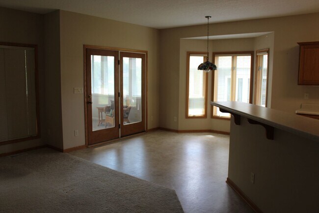 Building Photo - AVAILABLE JULY 2026!!! Incredible 3 bedroom, 2-1/2 bath duplex style condominium on Iowa City Eas...