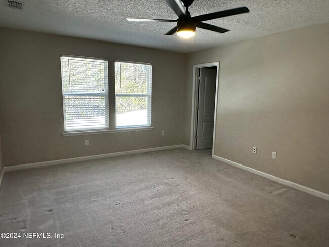 Building Photo - 7371 Palm Hills Dr