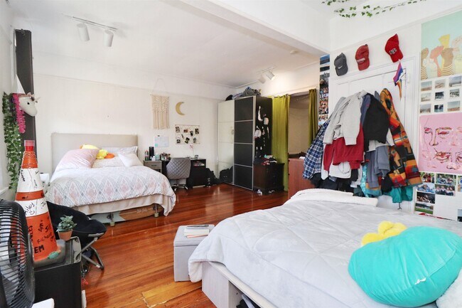 Building Photo - 704 Washington St