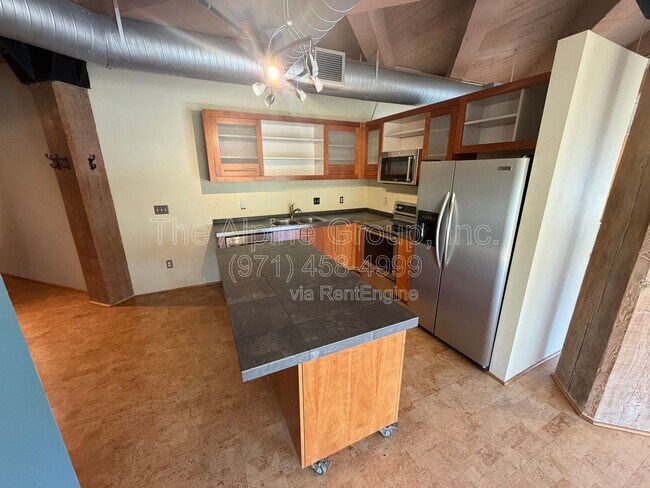 Building Photo - 1420 NW Lovejoy St