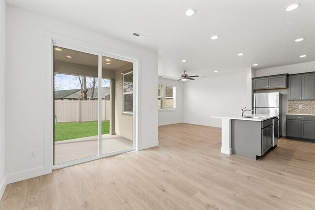 Building Photo - 1673 N Solterra Ln