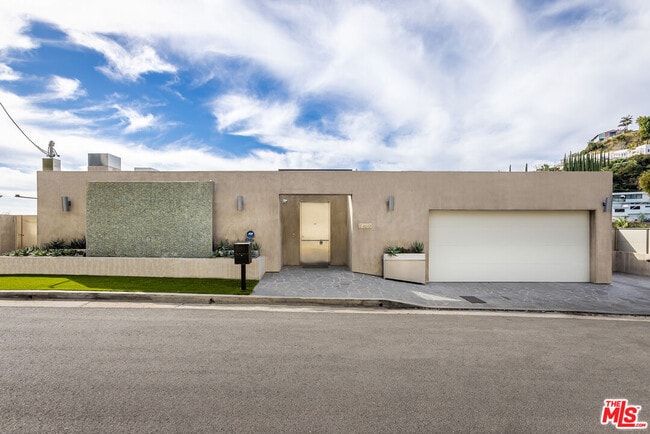 Building Photo - 8460 Harold Way