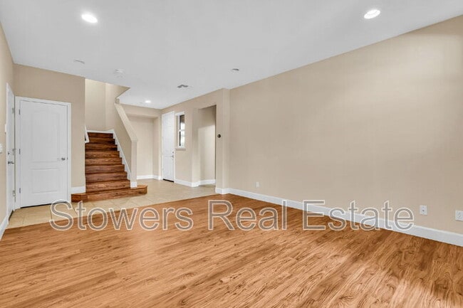 Building Photo - 718 El Paseo Cir