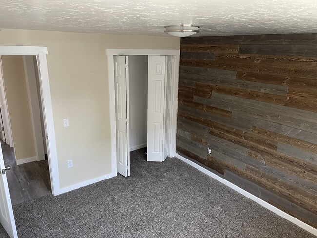 Building Photo - 1389 S 300 E