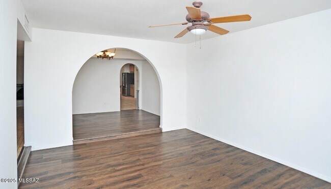 Building Photo - 4741 W Red Wolf Dr