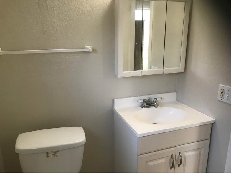 Building Photo - 312 N J St