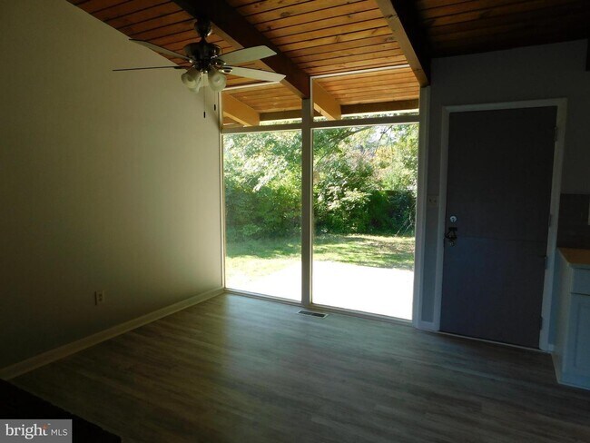 Building Photo - 1242 S Governors Ave
