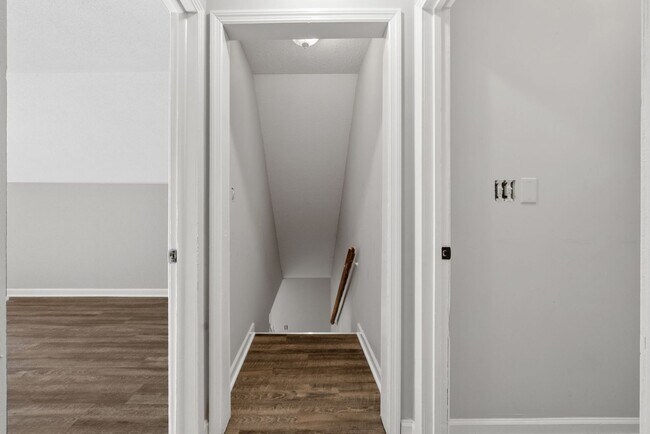 Building Photo - 4 Bedroom Pet Friendly Home For Rent!
