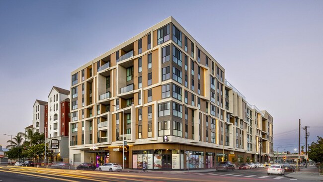 Building Photo - 2722 S Figueroa St