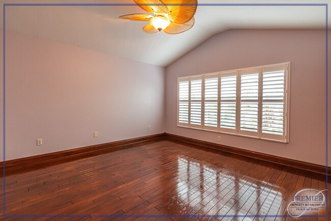Building Photo - ***3 BEDS 2.5 BATHS***UNFURNISHED****MOVE ...