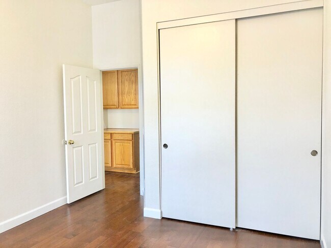 Building Photo - Wonderful Single Story Home, Quiet Neighbo...