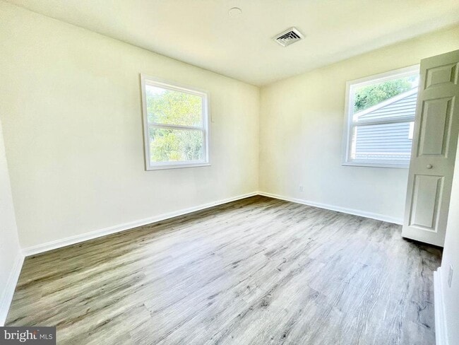 Building Photo - 1416 S Governors Ave