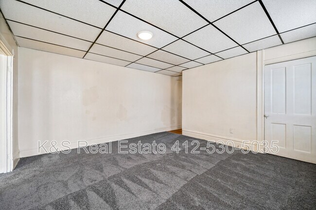 Building Photo - 445-445 Library St