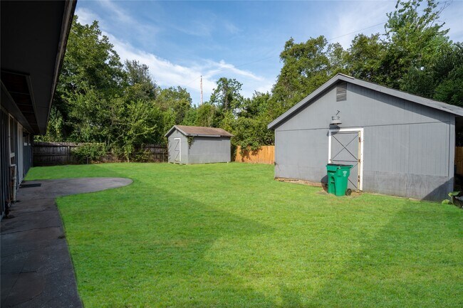 Building Photo - 2906 Newcastle Dr