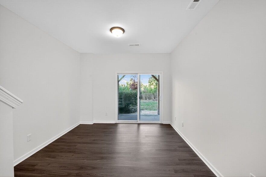 Building Photo - 1223 Brickfield Dr