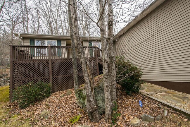 Building Photo - 10 Silver Springs Dr