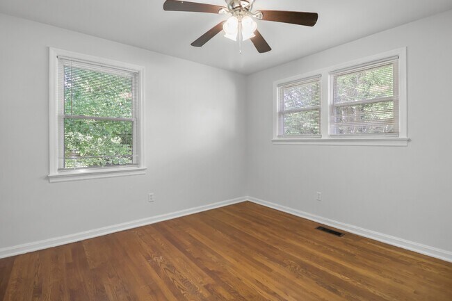 Building Photo - 10 Lexington Dr