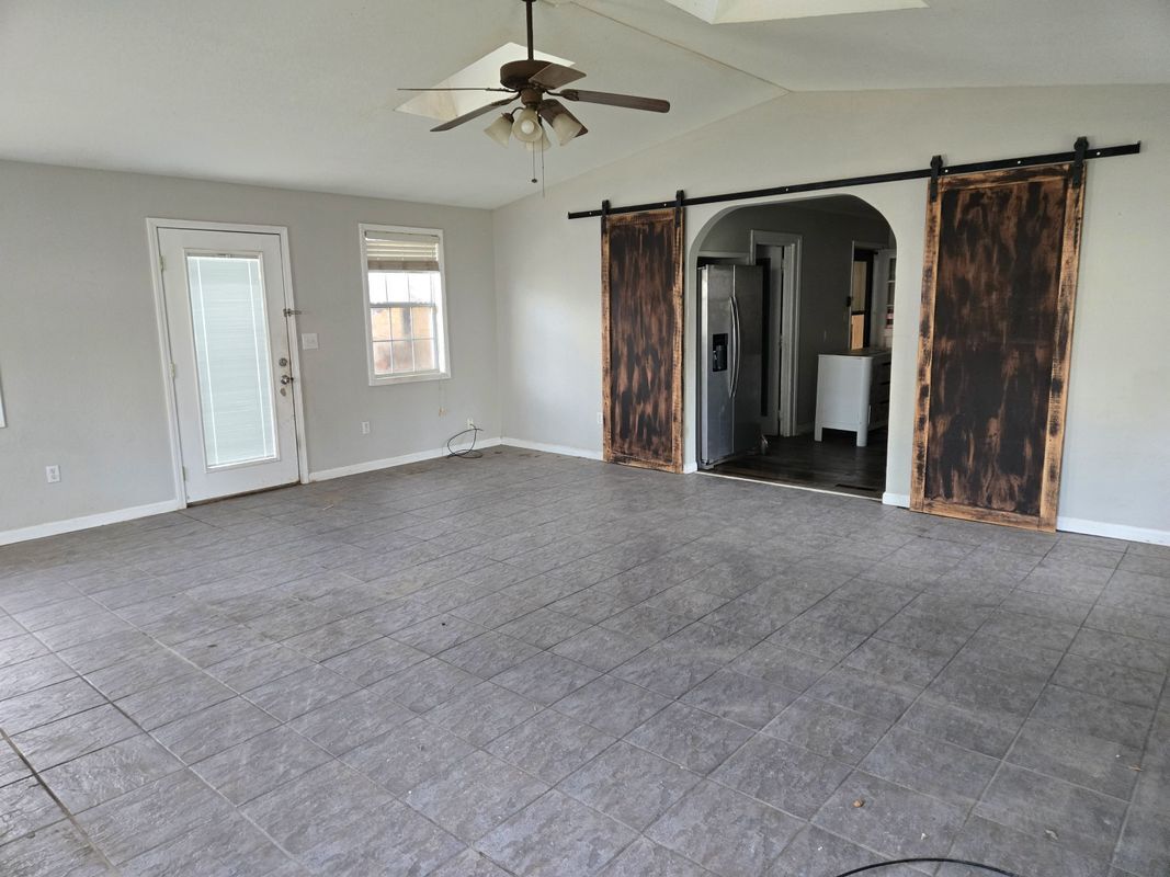 Building Photo - 706 N Holman St