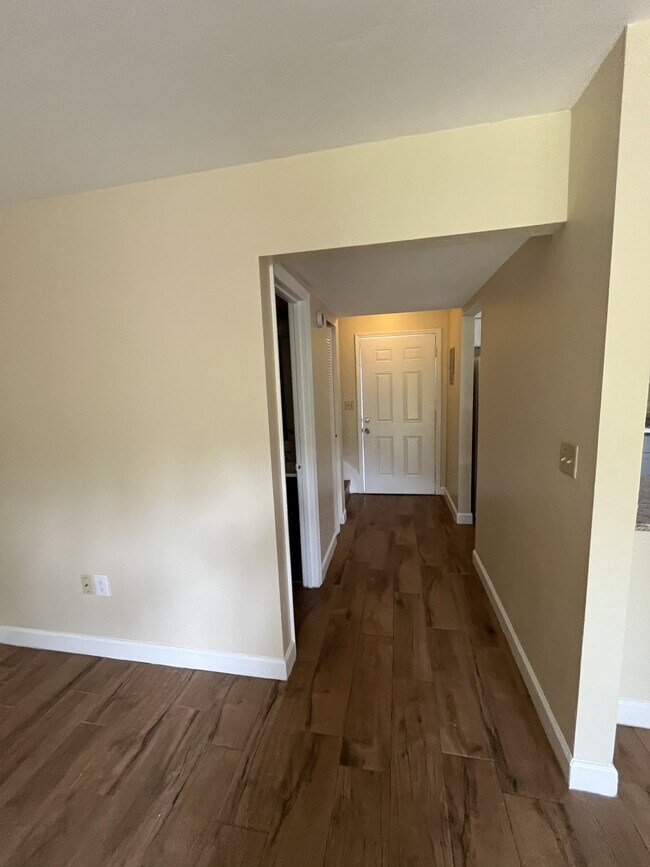 Building Photo - 7214 SW 44th Pl
