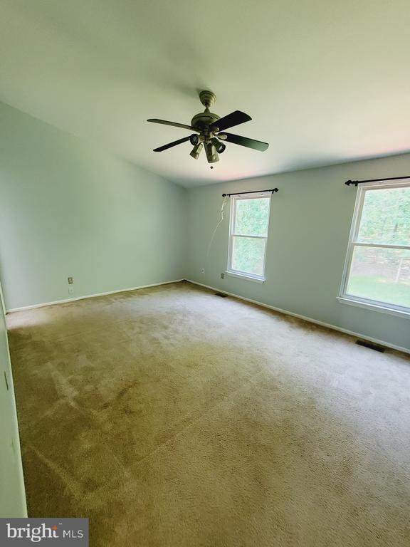 Building Photo - 19 Island Run Ct