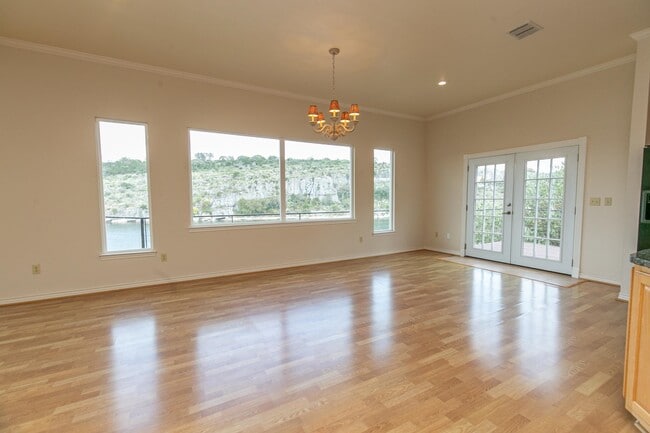 Building Photo - 830 Los Escondidos Rd