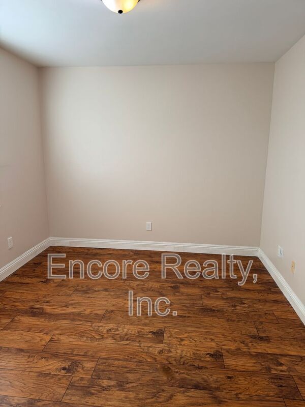 Building Photo - 1377-1379 Monserate Ave