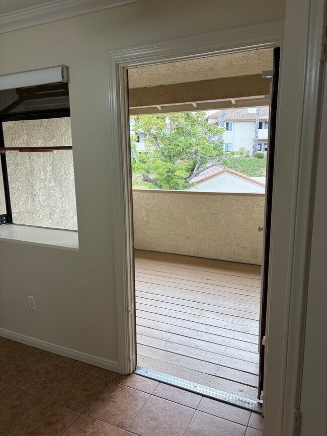 Building Photo - 3553 Paseo de Francisco