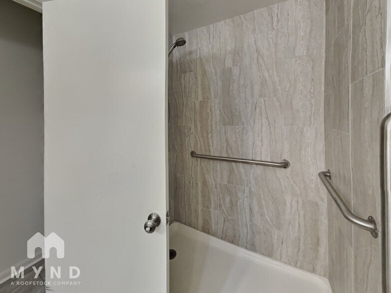 Building Photo - 1426 W 7th Ave