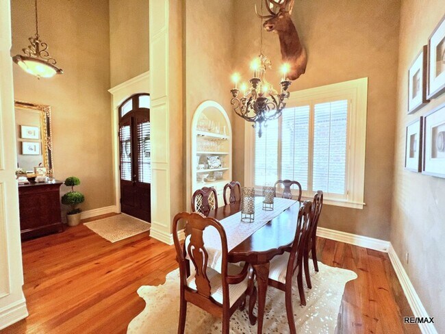 Building Photo - 10945 Angelles Cove