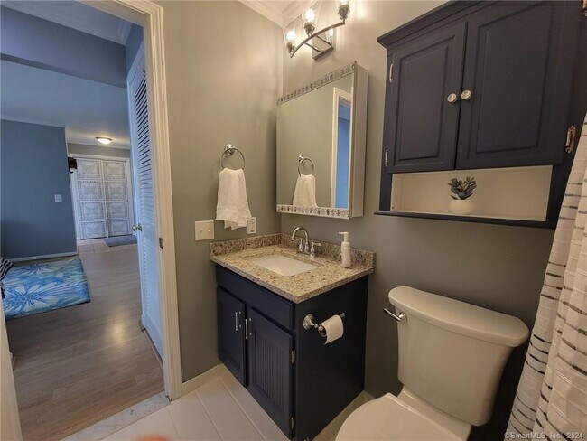 Building Photo - 22 Essex Ct